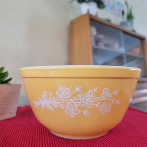 Pyrex Golden Butterfly II Bowl 402 1.5 qt